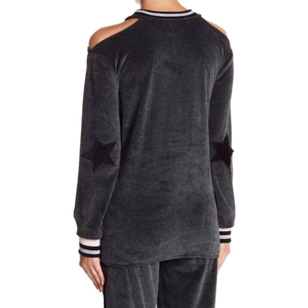 ⭐️SALE⭐️ C&C California Cold Shoulder Velour Sweatshirt NWT - Picture 3 of 10